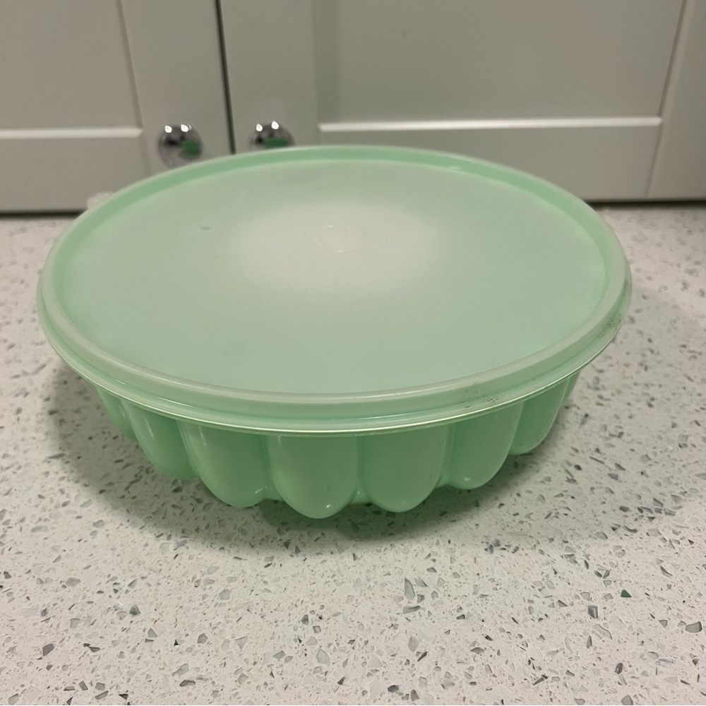 1970s TUPPERWARE 3 Pce Mint Green Jelly Mold Ice Ring Bowl with Lid Jel-N-Serve